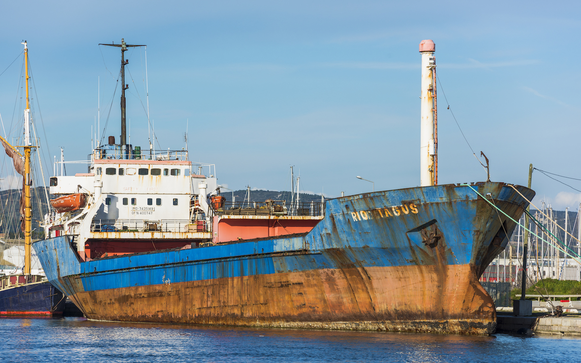 Le Rio Tagus abandonné dans le port de Sète (@ Chritian Ferrer)